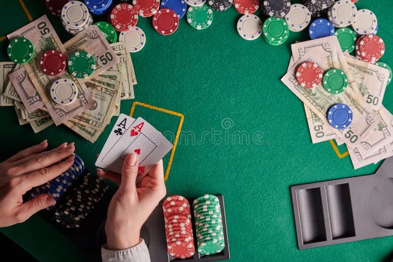 Meja kartu kasino digital untuk pengalaman baccarat dan blackjack